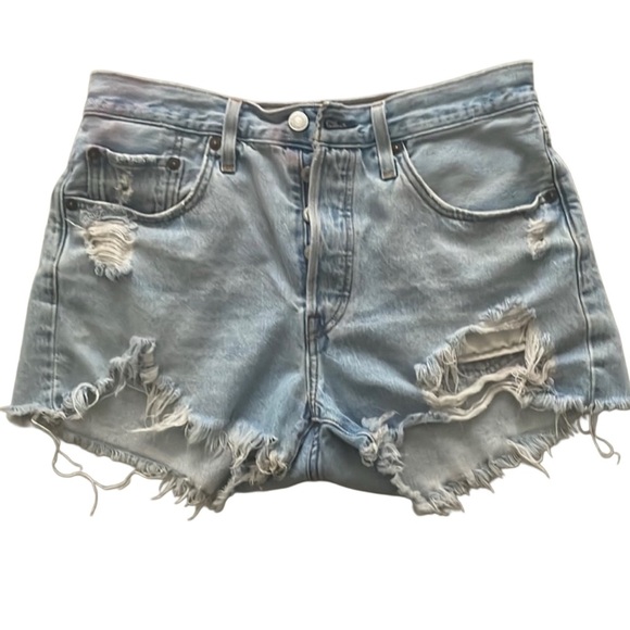 Light Wash Levi 501 Jean Shorts - Picture 1 of 3
